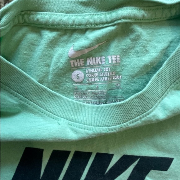 Nike men’s light green small t-shirt - Picture 2 of 2